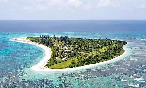 அலைகளின் ஆர்ப்பரிப்போ இல்லாத பறவைத் தீவு...!