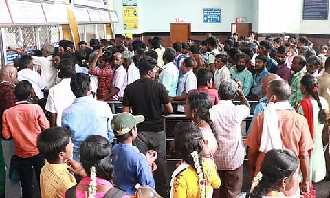 விழுப்புரம் ரெயில் நிலையத்தில் பயணச்சீட்டு வழங்கும் மையம் கூடுதலாக தேவை பயணிகள் எதிர்பார்ப்பு