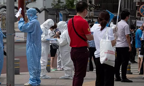 சீன தலைநகர் பீஜிங் நகரில் மீண்டும் கொரோனா பரவல்: மக்கள் வீடுகளை விட்டு வெளியேற தடை