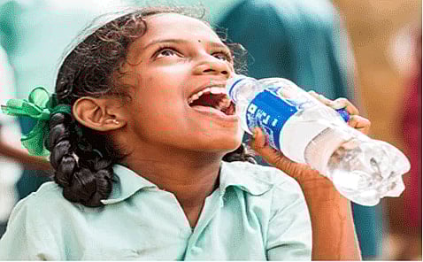 பள்ளிகளில் 'வாட்டர் பெல்' திட்டம் தீவிரமாக அமல்படுத்தப்படுமா?- பெற்றோர்-ஆசிரியர்கள் கருத்து