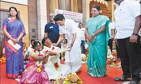 மாற்றுத்திறனாளிகளை திருமணம் செய்பவர்களுக்கு அரசு வேலையில் முன்னுரிமை -முதல்-அமைச்சர் உறுதி