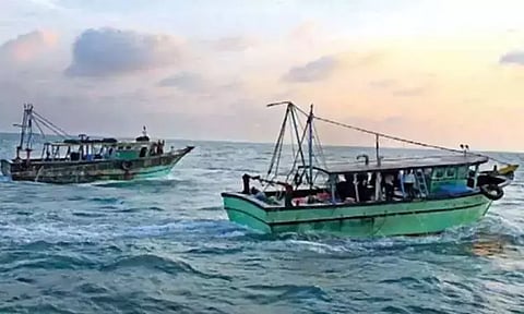 இலங்கை கடற்படையால் கைது செய்யப்பட்ட 14 தமிழ்நாடு மீனவர்கள் விடுதலை...!