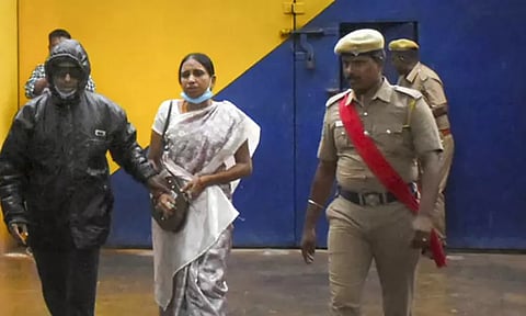 நளினி உள்ளிட்ட 6 பேர் விடுதலைக்கு எதிராக காங்கிரஸ் தரப்பிலும் சுப்ரீம் கோர்ட்டில் மறு சீராய்வு மனு