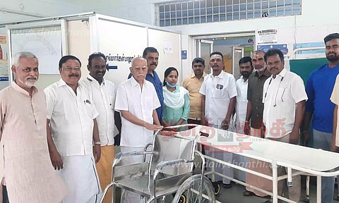 சிங்கம்புணரி அரசு ஆஸ்பத்திரிக்கு மருத்துவ உபகரணங்கள்