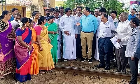 செவ்வாப்பேட்டை ரெயில் நிலையத்தில் திருவள்ளூர் மாவட்ட கலெக்டர் ஆய்வு; மேம்பால பணியை விரைந்து முடிக்க கோரிக்கை