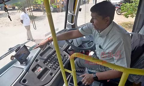 கேமராக்கள், சென்சார் வசதி உள்ளதா என அதிகாரி ஆய்வு