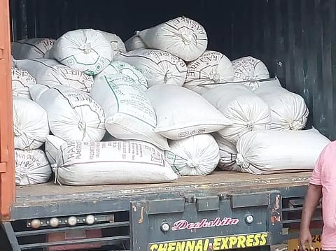 கன்டெய்னர் லாரியில் கடத்த முயன்ற 150 மூட்டை ரேஷன் அரிசி பறிமுதல்