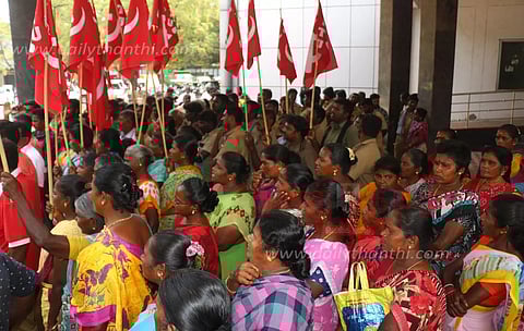 தூய்மை பணியாளர்கள் ஆர்ப்பாட்டம்