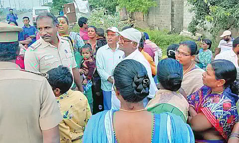 திருவொற்றியூர்-மணலி சாலையில் மீண்டும் பஸ் போக்குவரத்து கேட்டு பெண்கள் சாலை மறியல்