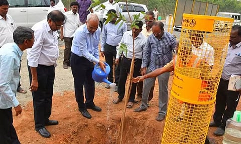 திருக்கோவிலூர்-திருவண்ணாமலை இடையே ரூ.70 கோடியில் சாலை விரிவாக்கப்பணி நெடுஞ்சாலைத்துறை முதன்மை செயலாளர் ஆய்வு