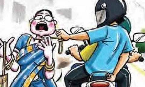 பூதப்பாண்டி அருகே பெண்ணிடம் 2 பவுன் நகை பறிப்பு