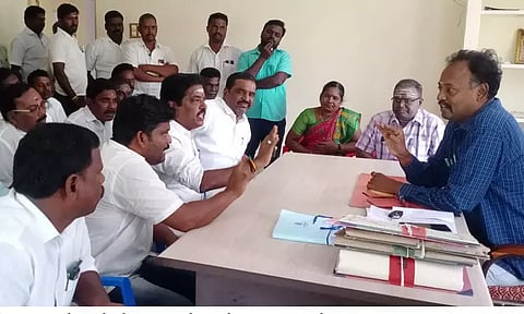 மயிலம் வட்டார வளர்ச்சி அலுவலகத்தை அ.தி.மு.க.வினர் முற்றுகையிட முயற்சி