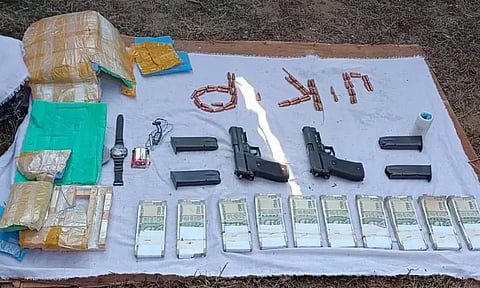 காஷ்மீர்: டிரோன் மூலம் ரூ.5 லட்சம் ரொக்கம், துப்பாக்கிகள், வெடிகுண்டுகள் வீச்சு