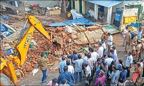 திருவொற்றியூர் மார்க்கெட் பகுதியில் கடைகளை இடிக்க வியாபாரிகள் எதிர்ப்பு