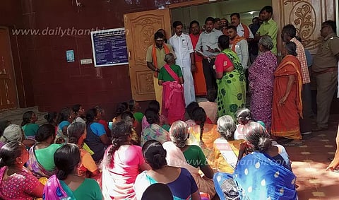 கம்பம் நகராட்சி அலுவலகத்தை பொதுமக்கள் முற்றுகை