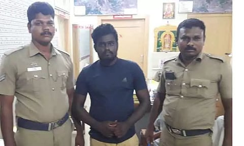 5 ஆயிரம் லாட்டரி சீட்டுகள் பறிமுதல்