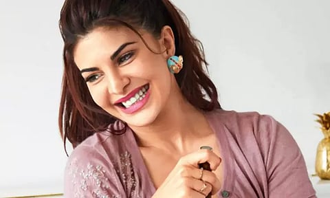 ரூ.200 கோடி மோசடி வழக்கு: நடிகை ஜாக்குலின் கோர்ட்டில் ஆஜர்