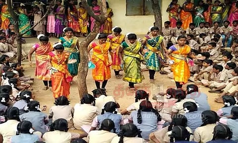 அரசு பள்ளியில் கலைத்திருவிழா