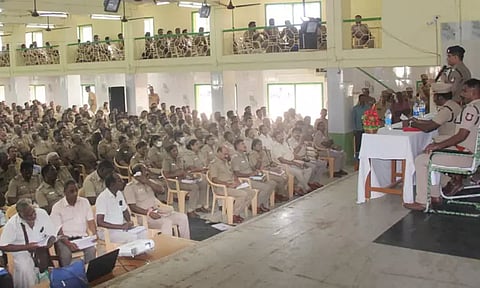 11 மையங்களில் சீருடைப்பணியாளர் பணிக்கான எழுத்துத்தேர்வு