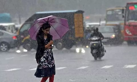 தமிழகத்தில் 4 மாவட்டங்களில் அடுத்த 3 மணி நேரத்தில் மழைக்கு வாய்ப்பு - வானிலை ஆய்வு மையம் தகவல்