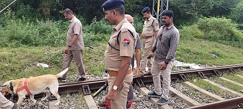 ரெயில் நிலையத்தில் வெடிகுண்டு சோதனை