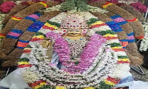 சந்தனகாப்பு அலங்காரத்தில் சித்தர்