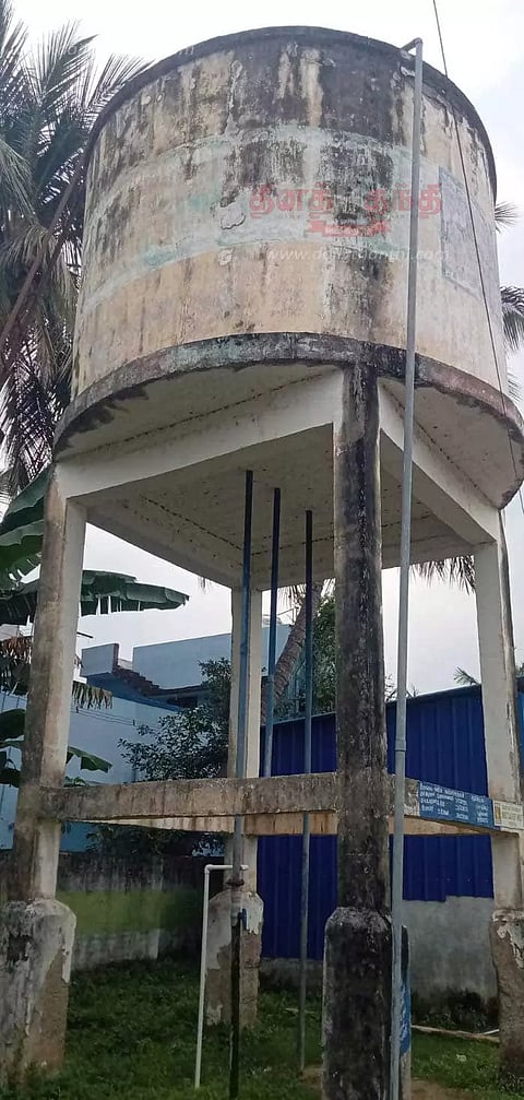 சேதமடைந்த மேல்நிலை நீர்த்தேக்க தொட்டியை சீரமைக்க வேண்டும்