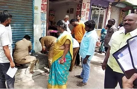 வாடகை பாக்கி செலுத்தாததால் 5 கடைகளுக்கு சீல்