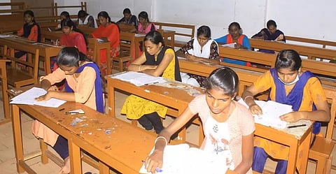 போலீஸ் வேலைக்கான தேர்வை 11,974 பேர் எழுதினார்கள்