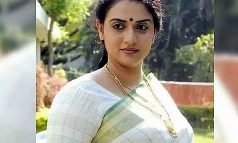 அவதூறு பரப்புகிறார்கள்: நடிகை பவித்ரா போலீசில் புகார்