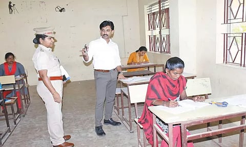 திருவள்ளூர் மாவட்டத்தில் போலீஸ் தேர்வை 7 ஆயிரத்து 221 பேர் எழுதினர்