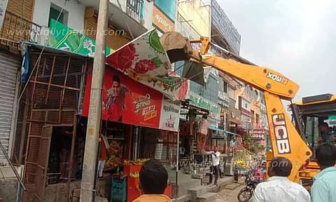 கார்த்திகை தீபத்திருவிழாவை முன்னிட்டு ஆக்கிரமிப்புகள் அகற்றும் பணி