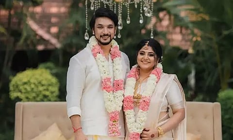 மஞ்சிமா மோகனை கரம் பிடித்தார் கவுதம் கார்த்திக்..!