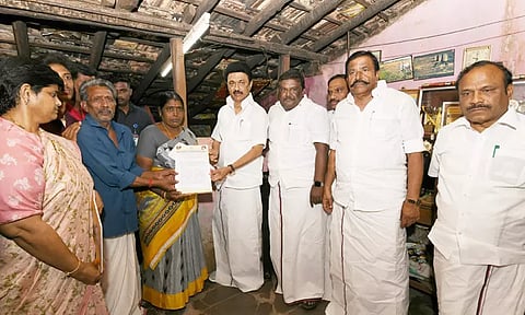 அரியலூர் ஆக்கி வீரர் கார்த்திக் குடும்பத்திற்கு ரூ.10 லட்சம் நிதியதவி வழங்கினார் முதல்-அமைச்சர் மு.க.ஸ்டாலின்