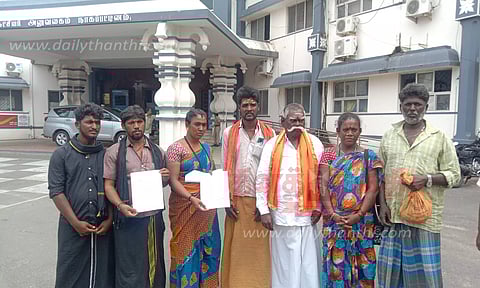 புதிதாக கடைகள் கட்டித்தர வேண்டும்