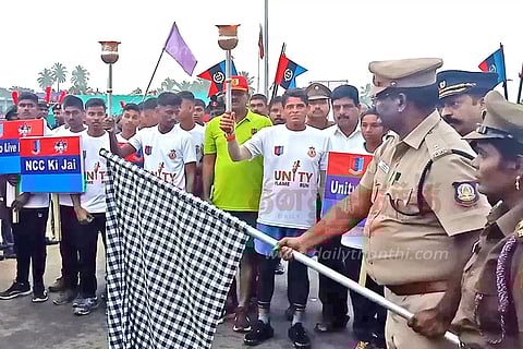 பரமத்திவேலூரில் தேசிய ஒற்றுமை ஜோதி ஓட்ட மாணவர் படையினருக்கு வரவேற்பு