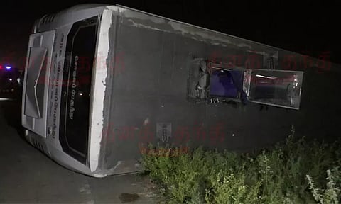 மணப்பாறை அருகே அரசு பஸ் கவிழ்ந்து விபத்து - 10 பேர் படுகாயம்