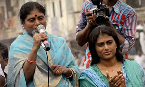 சகோதரியை தொடர்ந்து ஜெகன் மோகன் ரெட்டியின் தாயார் வீட்டு காவலில் சிறை வைப்பு