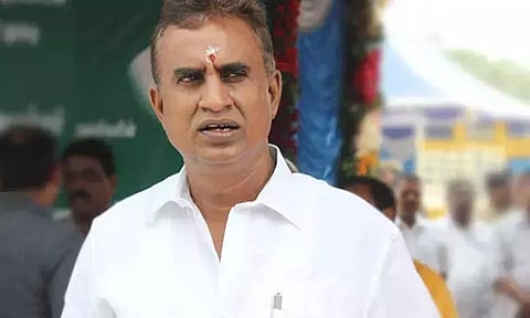 டெண்டர் முறைகேடு வழக்கு மட்டும் ரத்து - எஸ்.பி.வேலுமணி கோரிக்கையை நிராகரித்த சென்னை ஐகோர்ட்டு...!