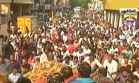 புதுச்சேரி: கோவில் யானை லட்சுமியின் இறுதி ஊர்லத்தில் ஆயிரக்கணக்கான பொதுமக்கள் பங்கேற்பு