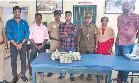 பெரம்பூர் ரெயில் நிலையத்தில் வாலிபரிடம் ரூ.52 லட்சம் பறிமுதல்