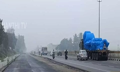 11 மணி ஆகியும் விலகாத பனி: நெடுஞ்சாலையில் செல்லும் வாகன ஓட்டிகள் அவதி