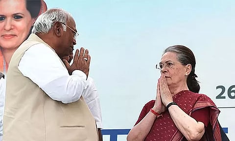 நாடாளுமன்ற குளிர்கால கூட்டம்: காங்கிரஸ் மூத்த தலைவர்கள் இன்று ஆலோசனை