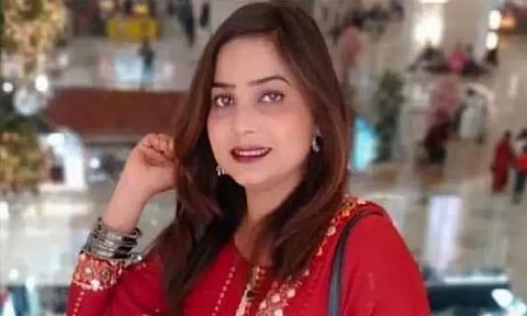 கடன் தொல்லை:தன்னை போல ஒரு பெண்ணை கொலை செய்து தற்கொலை நாடகமாடிய இளம் பெண் கைது