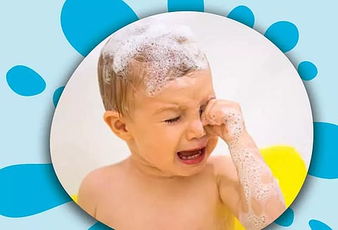 குளிப்பதற்கு அடம்பிடிக்கும் குழந்தைகளை சமாளிக்கும் வழிகள்