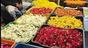 ஓசூர் மார்க்கெட்டில் பூக்கள் விலை உயர்வு