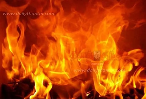 சகோதரர்களின் வீடுகள் தீப்பற்றி எரிந்தன
