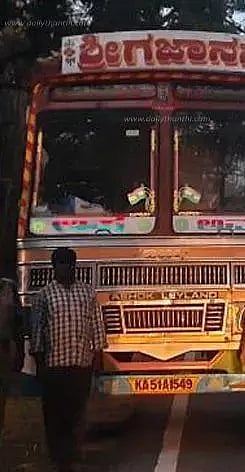 ஆசனூர் அருகே தேசிய நெடுஞ்சாலையில் லாரியை நிறுத்தி யானைக்கு கரும்பு கொடுத்த டிரைவருக்கு ரூ.75 ஆயிரம் அபராதம்; வனத்துறையினர் அதிரடி