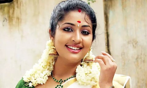 நடன பள்ளி தொடங்கிய நடிகை நவ்யா நாயர்