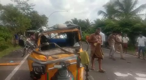 போடி அருகே ஆட்டோக்கள் நேருக்கு நேர் மோதல்; டிரைவர் பலி: 5 பேர் படுகாயம்